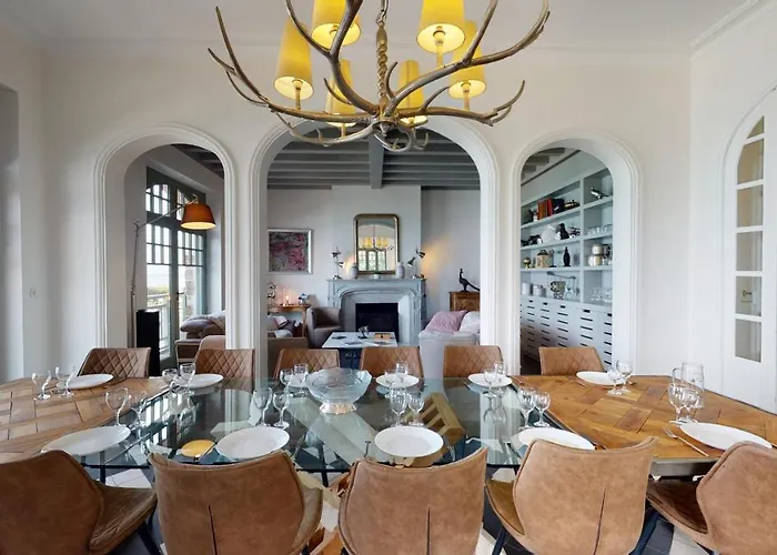 Casa vacanze Les Roches Grises, Luxueuse Face Mer, 4étoiles, Et Jardin Panoramique, Société La Clef Decamp Granville