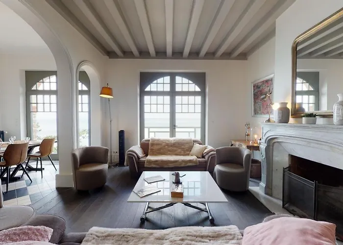 Casa vacanze Les Roches Grises, Luxueuse Face Mer, 4étoiles, Et Jardin Panoramique, Société La Clef Decamp *