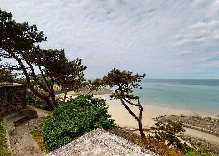 Casa vacanze Les Roches Grises, Luxueuse Face Mer, 4étoiles, Et Jardin Panoramique, Société La Clef Decamp Granville