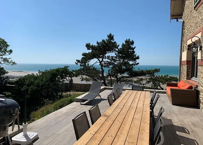 Casa vacanze Les Roches Grises, Luxueuse Face Mer, 4étoiles, Et Jardin Panoramique, Société La Clef Decamp Granville