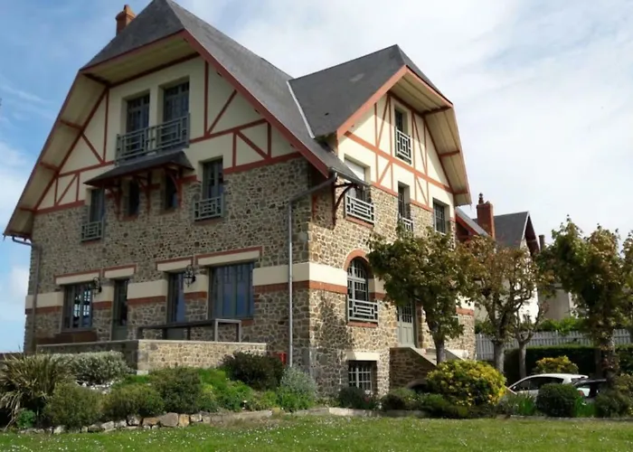 Casa vacanze Les Roches Grises, Luxueuse Face Mer, 4étoiles, Et Jardin Panoramique, Société La Clef Decamp Granville