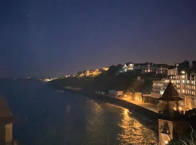 בית נופש Les Roches Grises, Luxueuse Face Mer, 4etoiles, Et Jardin Panoramique, Societe La Clef Decamp גראנוויל