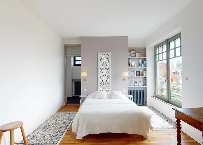 Casa de Férias Les Roches Grises, Luxueuse Face Mer, 4etoiles, Et Jardin Panoramique, Societe La Clef Decamp Granville